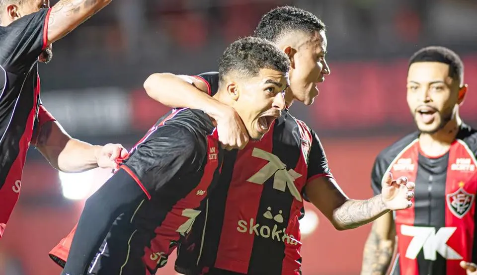 Vitória vence o Inter, amplia invencibilidade no Barradão