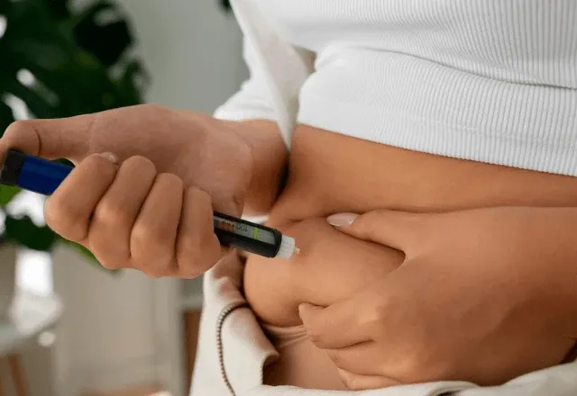 Canetas contra diabetes e obesidade passam a ser vendidas somente com retenção de receita | Freepik