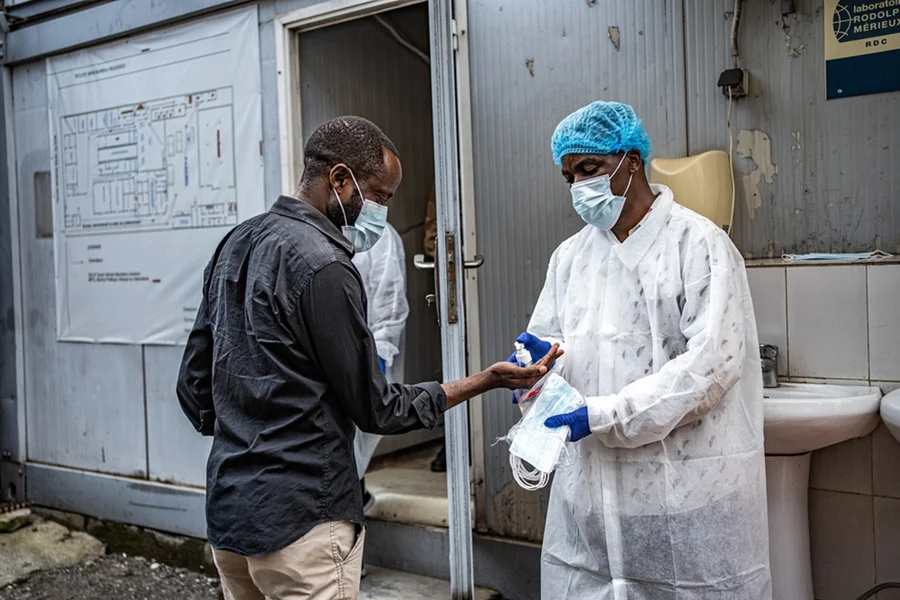 Ajuda global é insuficiente para conter epidemia de ebola no Congo