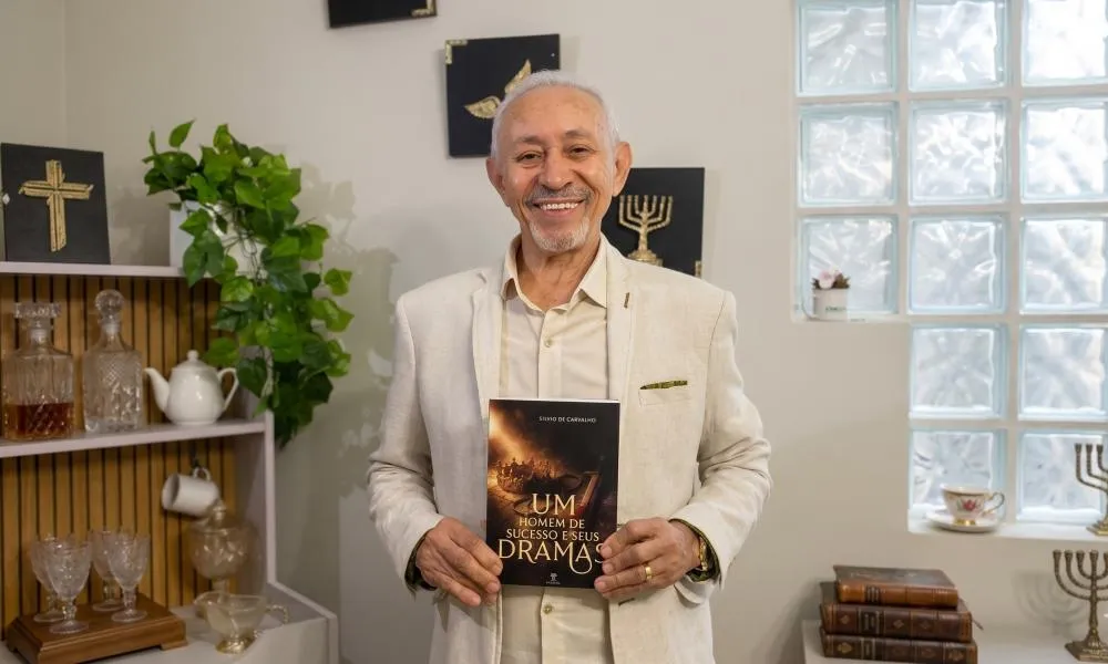 O livro aborda os dilemas humanos e os desafios inevitáveis que cruzam o caminho de qualquer indivíduo. Foto: Zoom TV