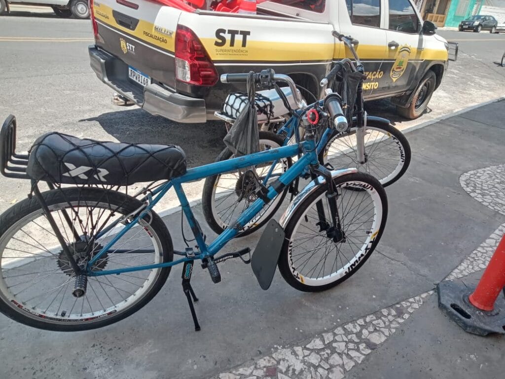 STT de Pojuca fiscaliza motocicletas artesanais e modificadas com condutores menores de idade.