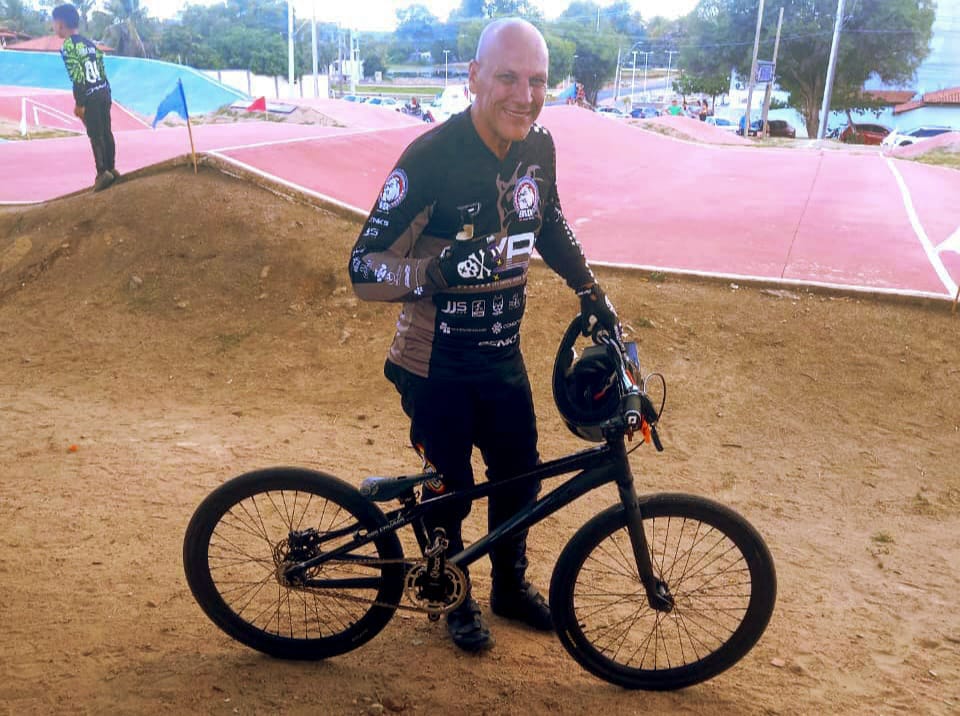 Luiz Rogério, piloto de BMX representando a cidade de Pojuca.