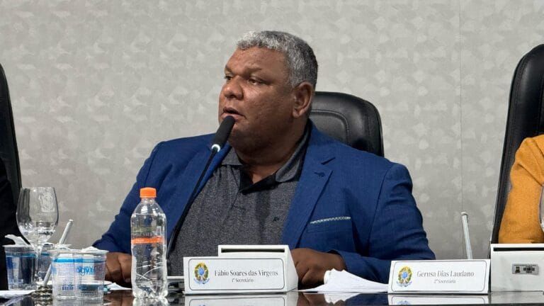 Vereador Fabio das Virgens propõe emenda para permitir reeleição à presidência da Câmara de Pojuca.