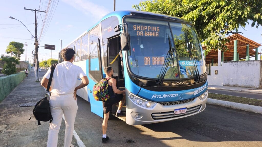 Expectativa é que 800 estudantes utilizem transporte de ida e volta em cursos técnicos universitários em 2025.