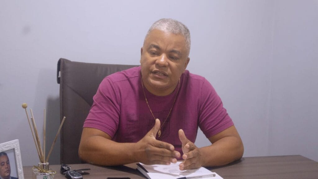 Vereador de Pojuca solicita aumento de ônibus e horários para estudantes universitários.