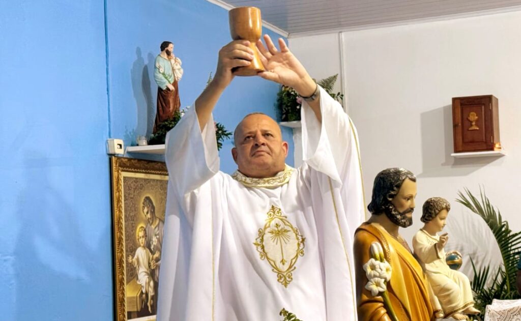 Fiéis se reúnem na capela do distrito do Riachão em homenagem a São José