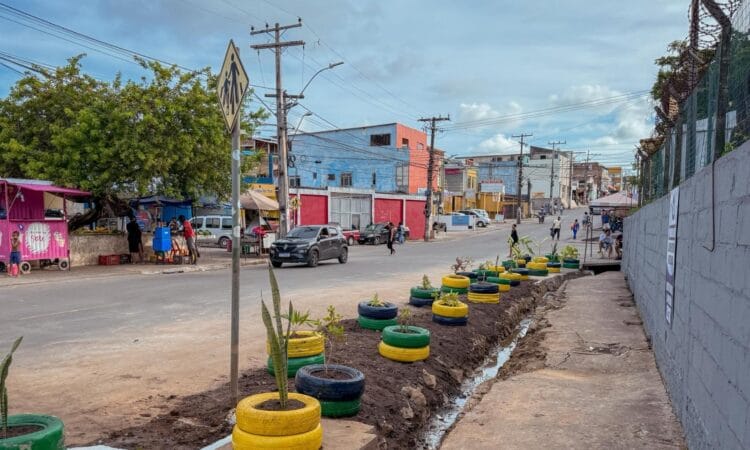 Prefeitura de Lauro de Freitas implantou mais um jardim sustentável, utilizando materiais recicláveis