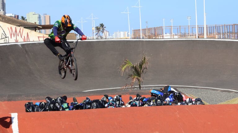 Copa Nordeste de BMX 2025; 200 atletas de 9 estados; Luiz Rogério de Pojuca é destaque.