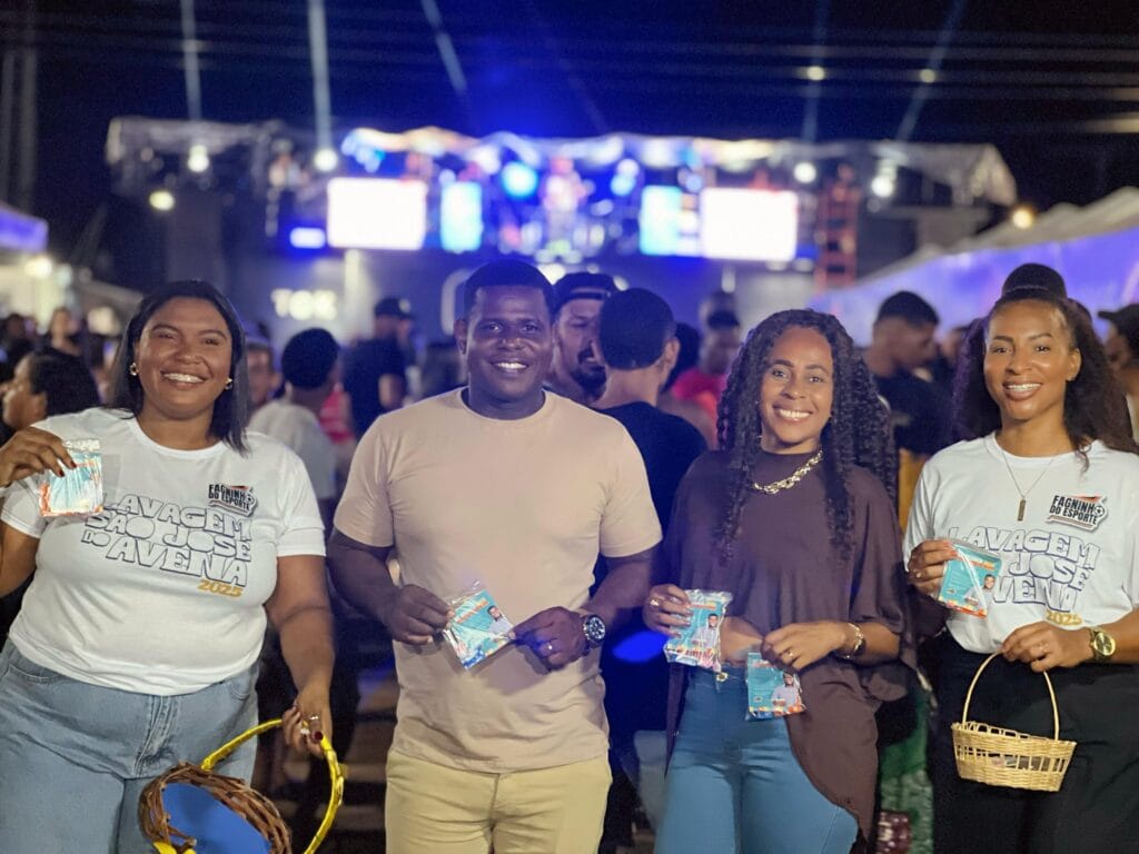 Fagninho do Esporte distribui Kit Ressaca e preservativos na Lavagem de São José do Avena.