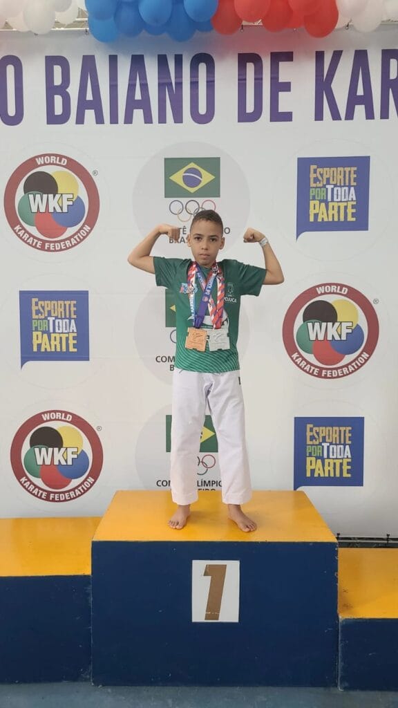 Orgulho de Pojuca! Atleta mirim Heitor Souza brilha no Campeonato Baiano de Karatê e conquista duas medalhas.