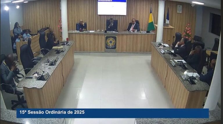 Vereador de Amélia Rodrigues faz grave acusação contra o Consórcio Portal do Sertão durante sessão na Câmara.