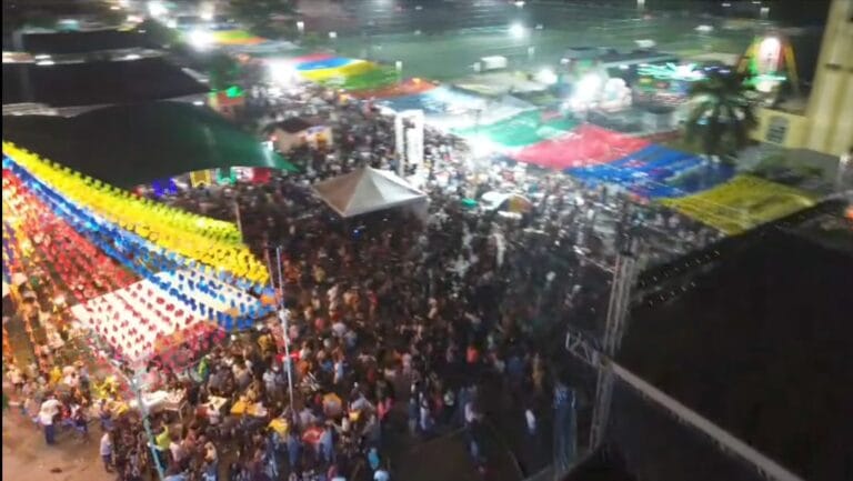 Sextou com muito forró e sertanejo no segundo dia do Arraiá do Juca 2025 em Pojuca.