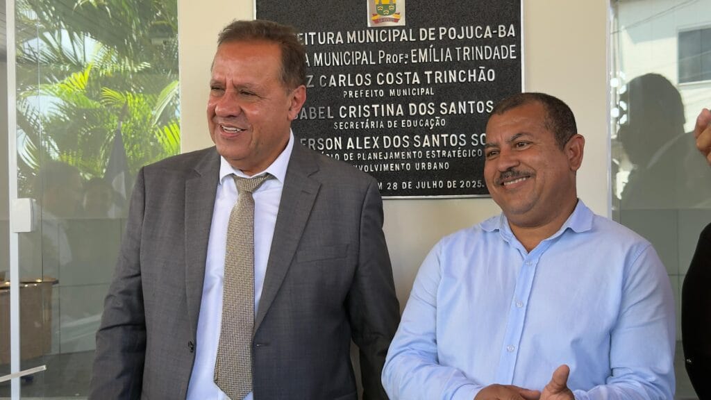 Prefeito e autoridades inauguraram reformas em Pojuca, incluindo CAF, escolas e matadouro, celebrando os 112 anos da cidade.