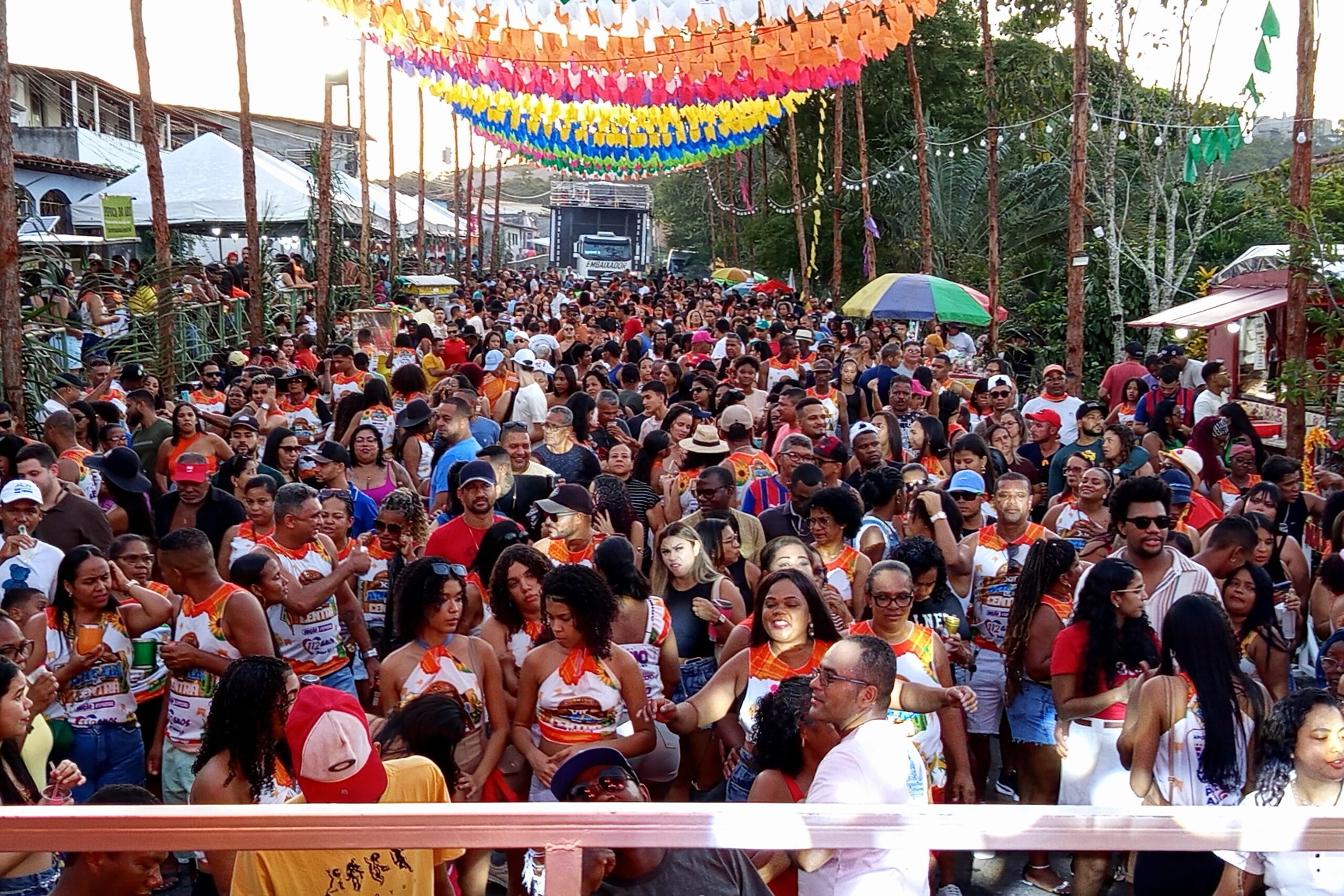 O evento reuniu centenas de pessoas.