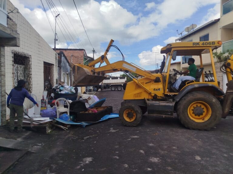 Defesa Civil realiza nova limpeza na residência de acumulador em Pojuca.