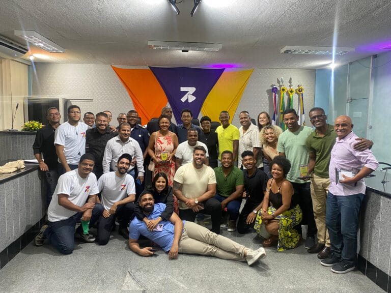 Troféu Zoom TV Arraiá do Juca 2025 premia destaques da maior festa junina da região.