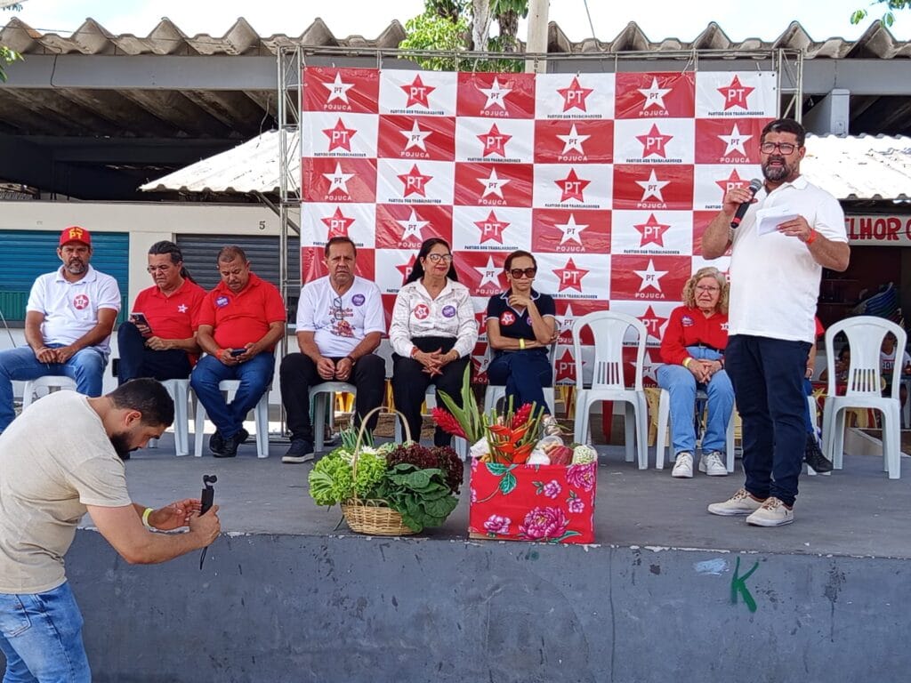 A praça de alimentação do Centro de Abastecimento de Pojuca foi cenário de um evento político que reuniu a militância e diversas lideranças do Partido dos Trabalhadores (PT).