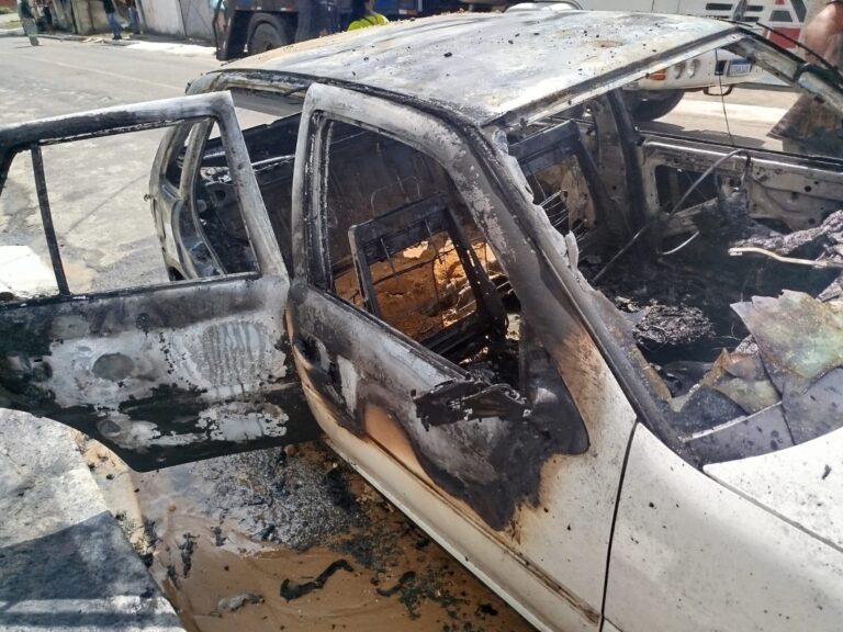 Incêndio atinge veículo em Pojuca; uma pessoa ficou ferida.