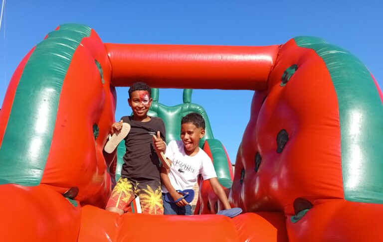 Um dia de alegria e sorrisos: crianças da Liberdade em Pojuca celebram com festa e esperança.