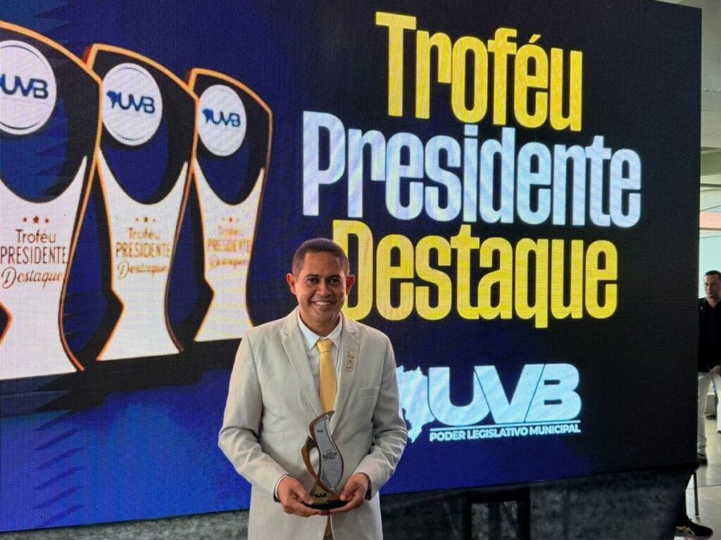 Leandro da 29 recebe Troféu Presidente Destaque 2025 em Brasília e coloca Pojuca em evidência nacional.