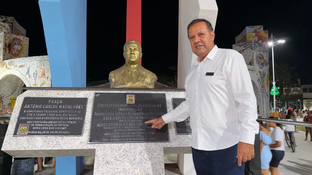Prefeito Luizinho Trinchão inaugurou a 1ª etapa da Praça ACM.