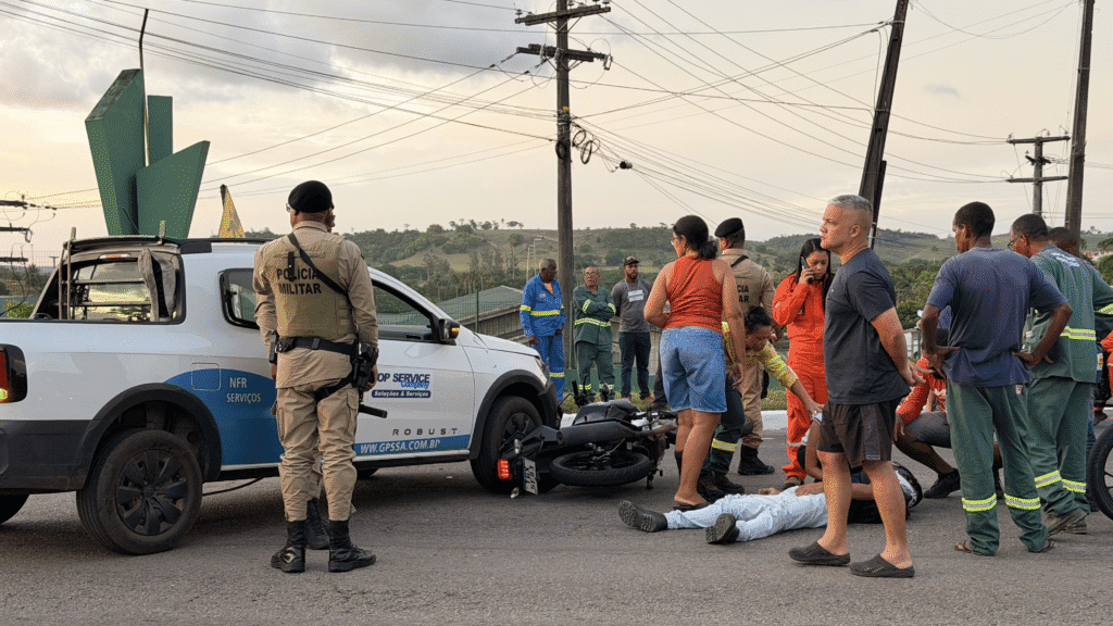 Acidente entre carro e moto deixa motociclista ferido na BR-420, em Pojuca