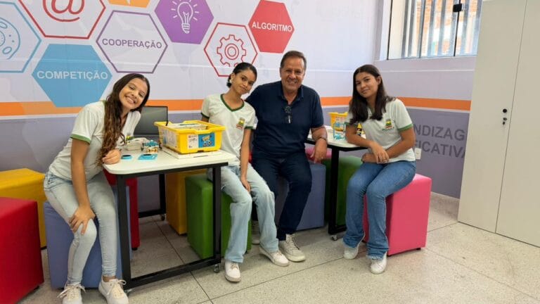 Colégio Castelo Branco inaugura sala de aula inteligente em Pojuca