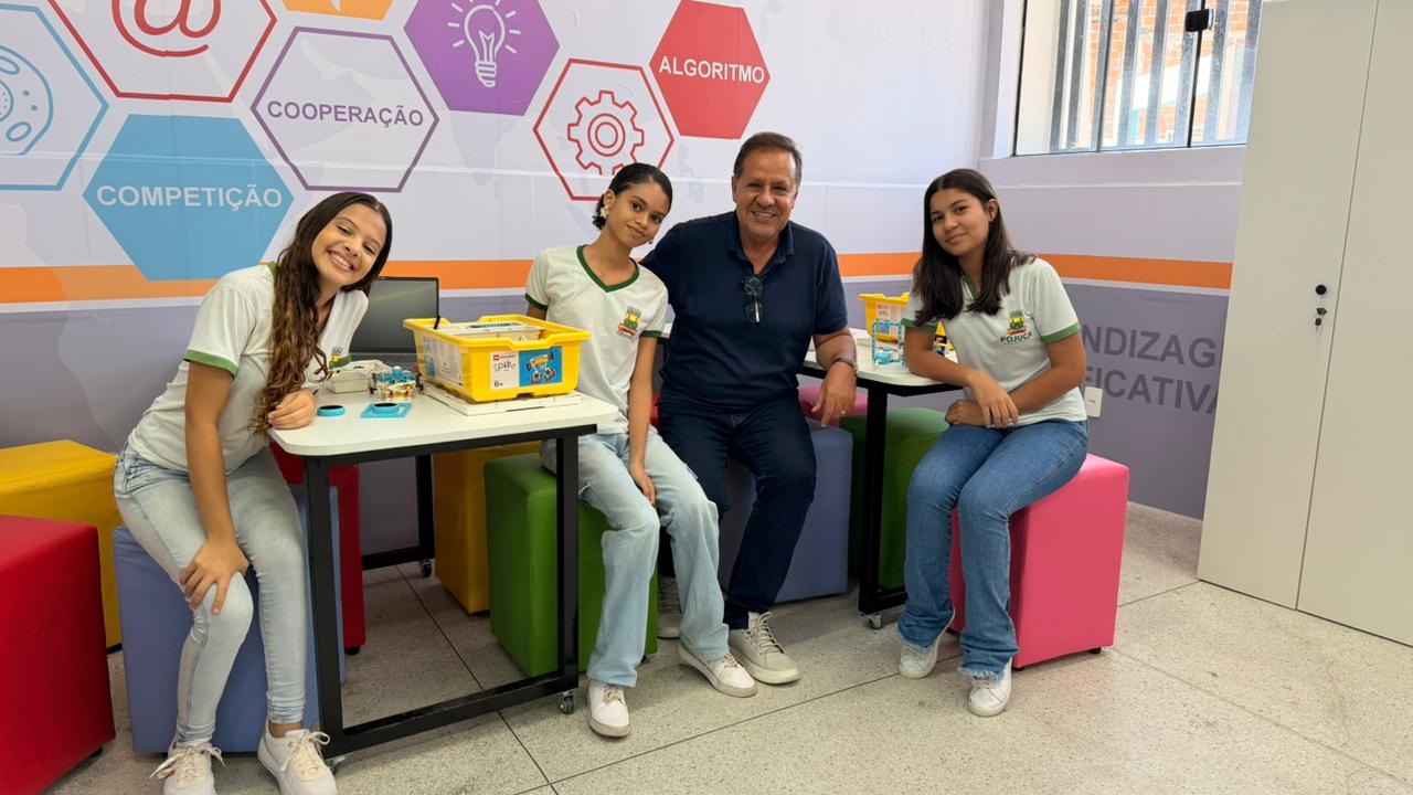 Colégio Castelo Branco inaugura sala de aula inteligente em Pojuca